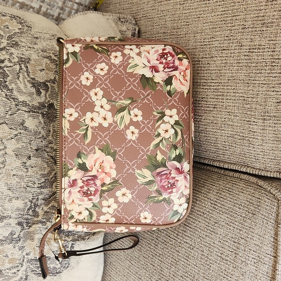 Nine west floral wristlet - Picture 3 of 4